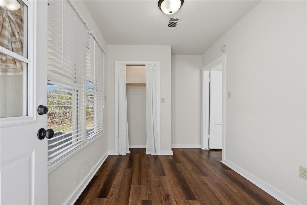 4715 White Oak Lane River Oaks TX 76114