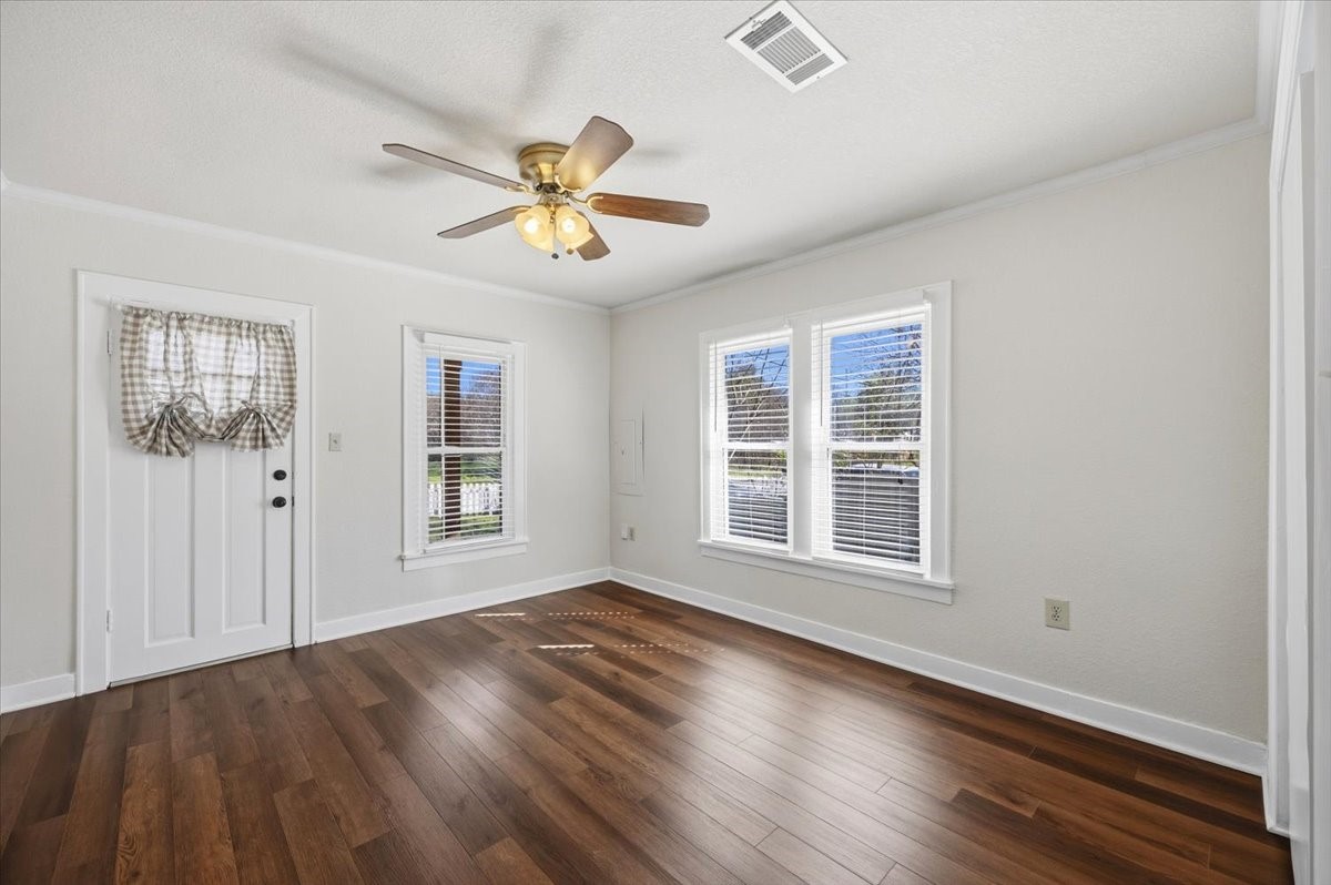 4715 White Oak Lane River Oaks TX 76114