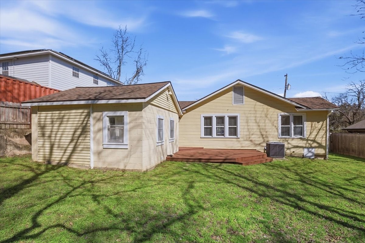 4715 White Oak Lane River Oaks TX 76114