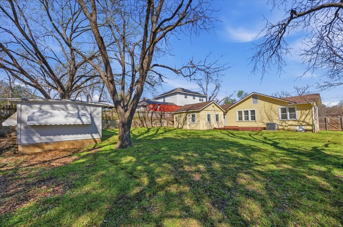 4715 White Oak Lane River Oaks TX 76114