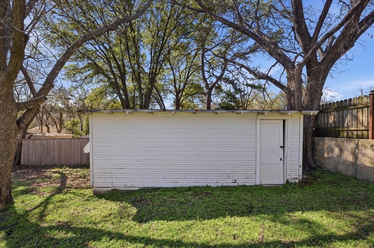 4715 White Oak Lane River Oaks TX 76114