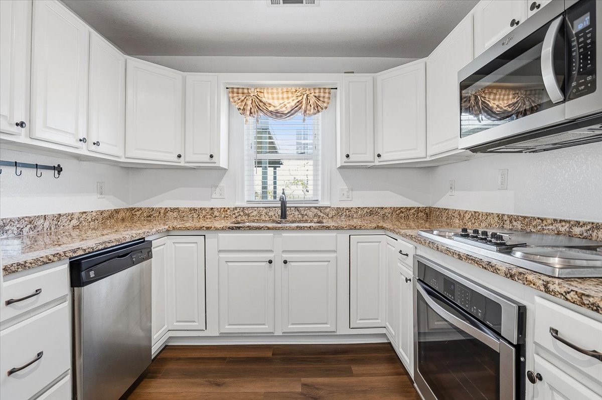 4715 White Oak Lane River Oaks TX 76114