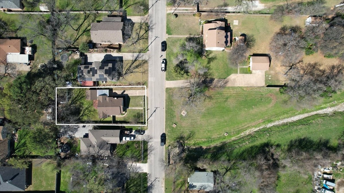 4715 White Oak Lane River Oaks TX 76114