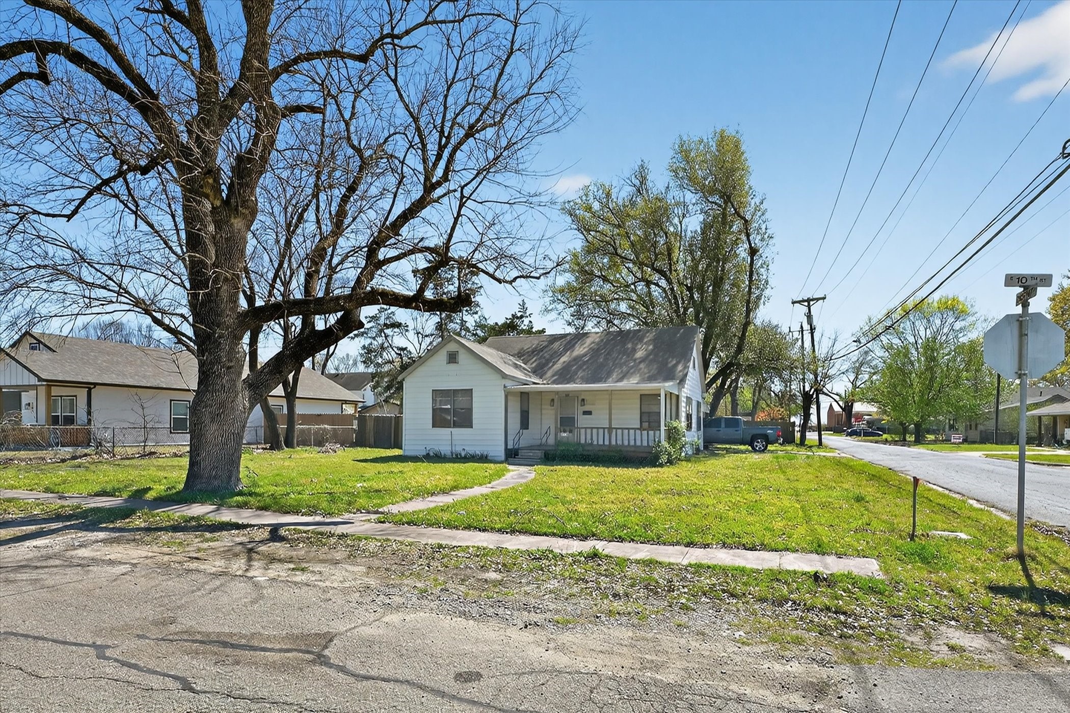 302 E 10th Street Bonham TX 75418