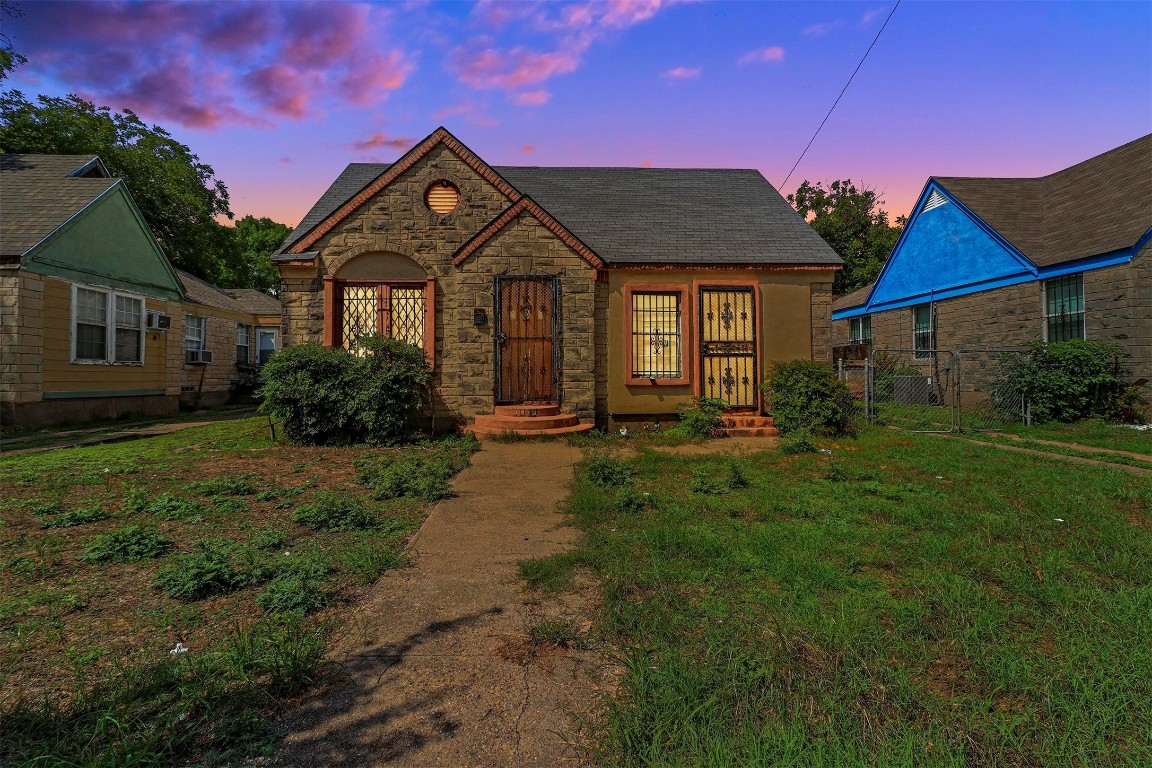1019 E Waco Avenue Dallas TX 75216