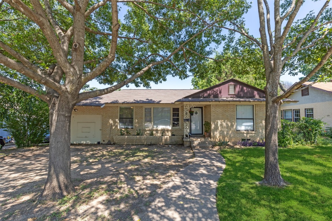 426 S Barnett Avenue Dallas TX 75211