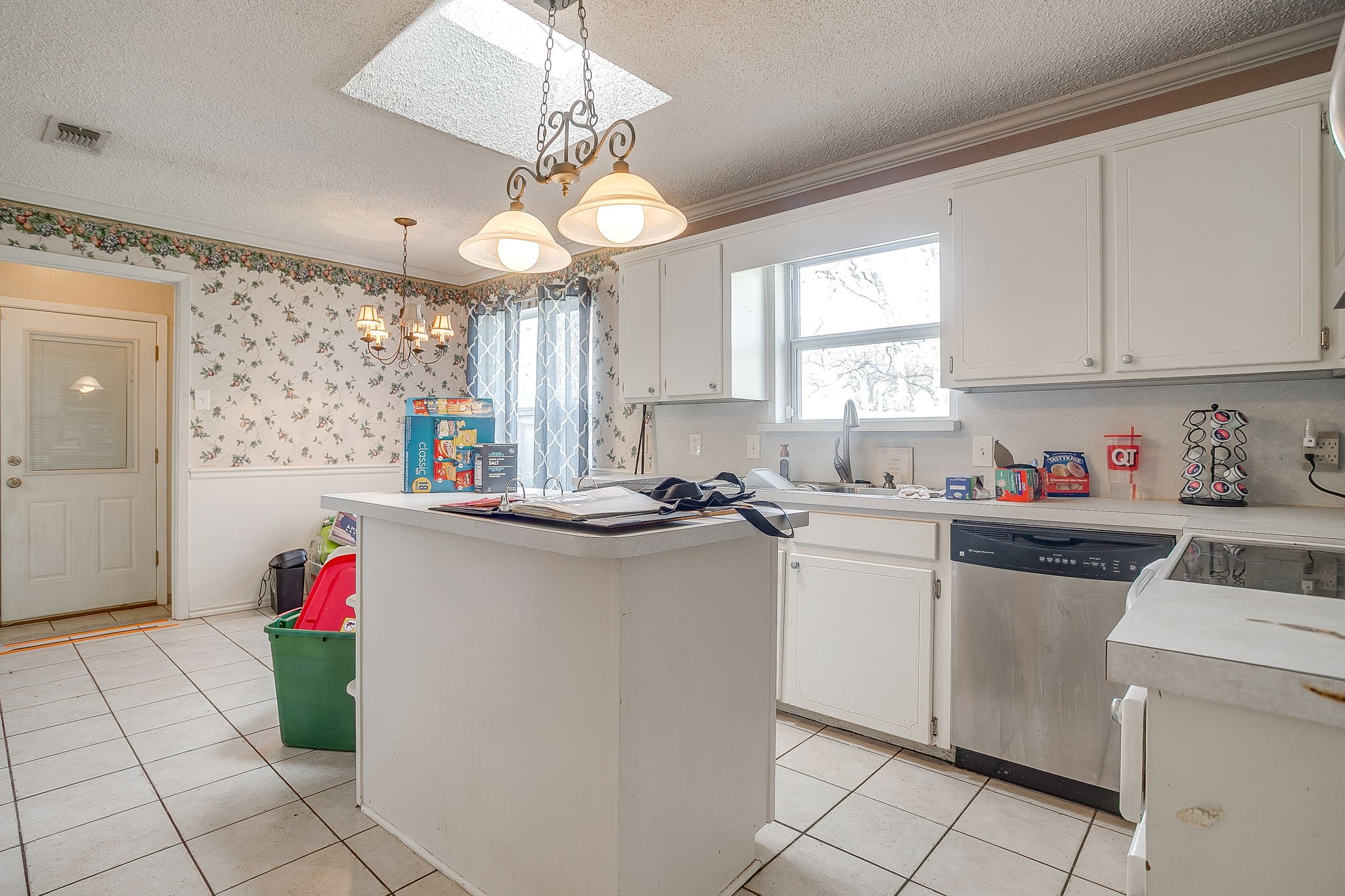 612 Melbourne Court Hurst TX 76053