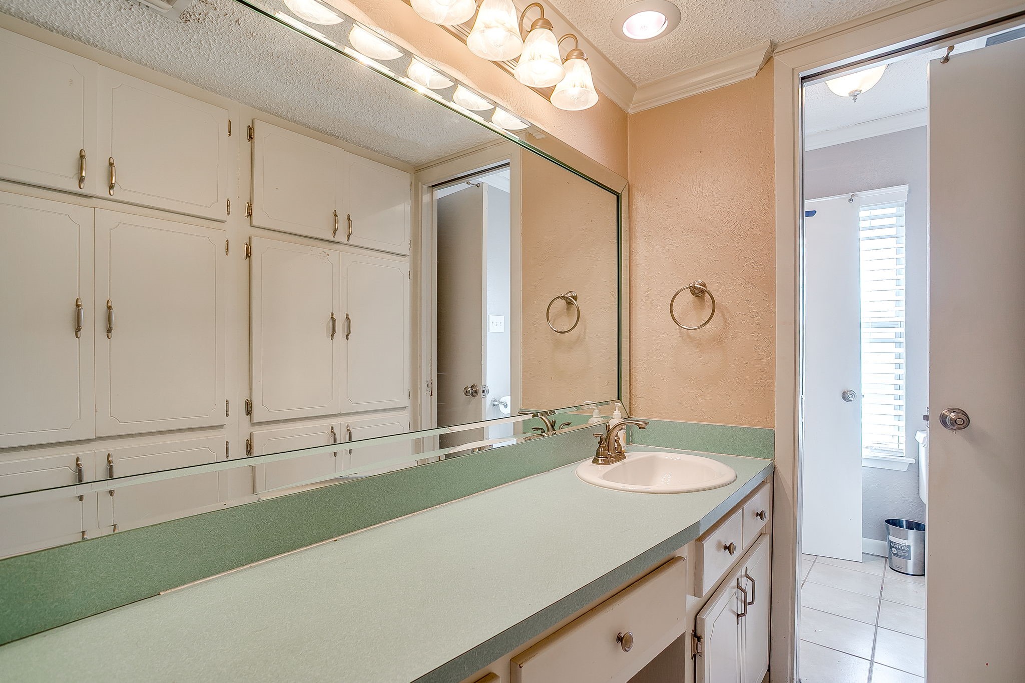 612 Melbourne Court Hurst TX 76053