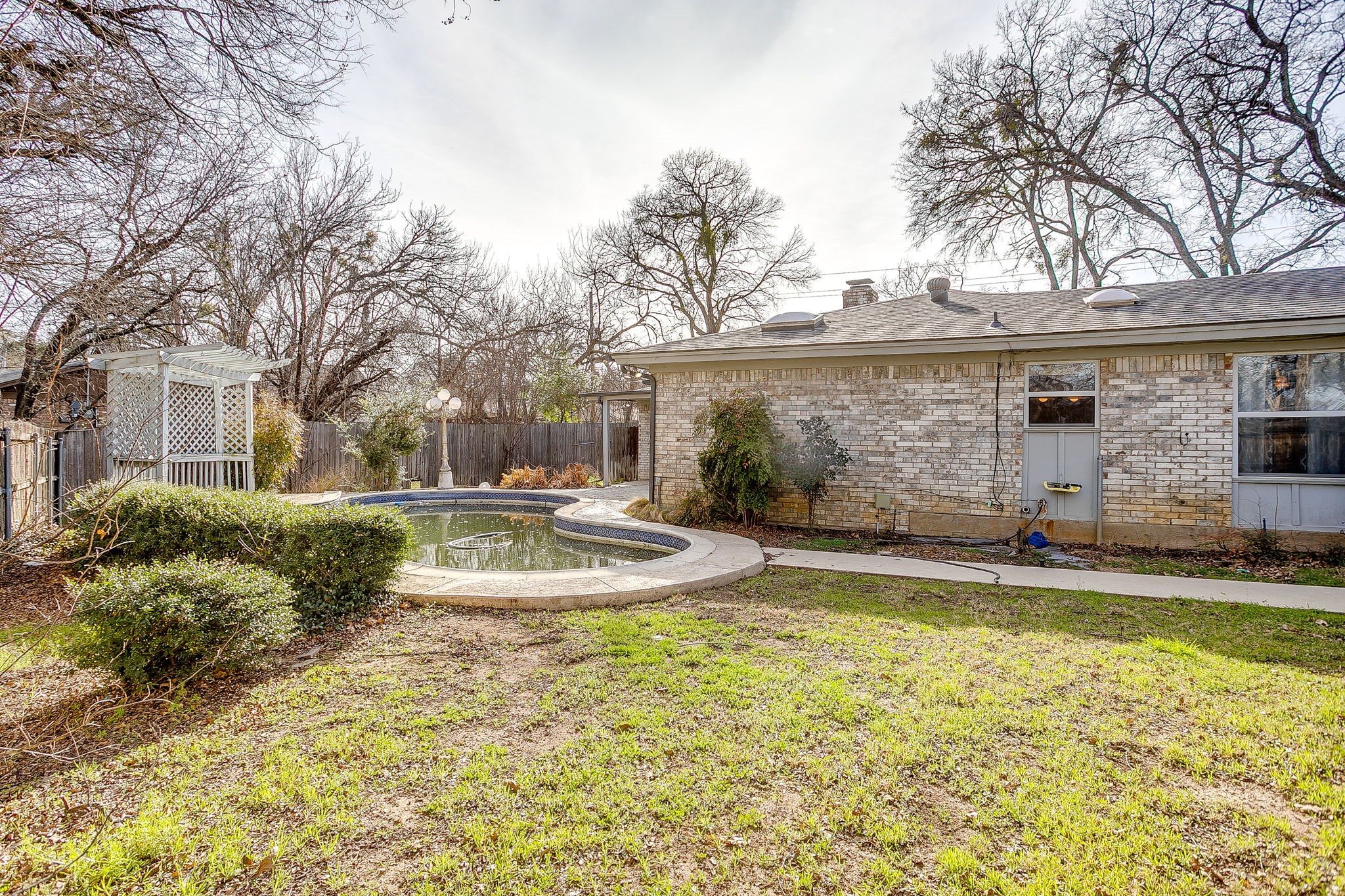 612 Melbourne Court Hurst TX 76053