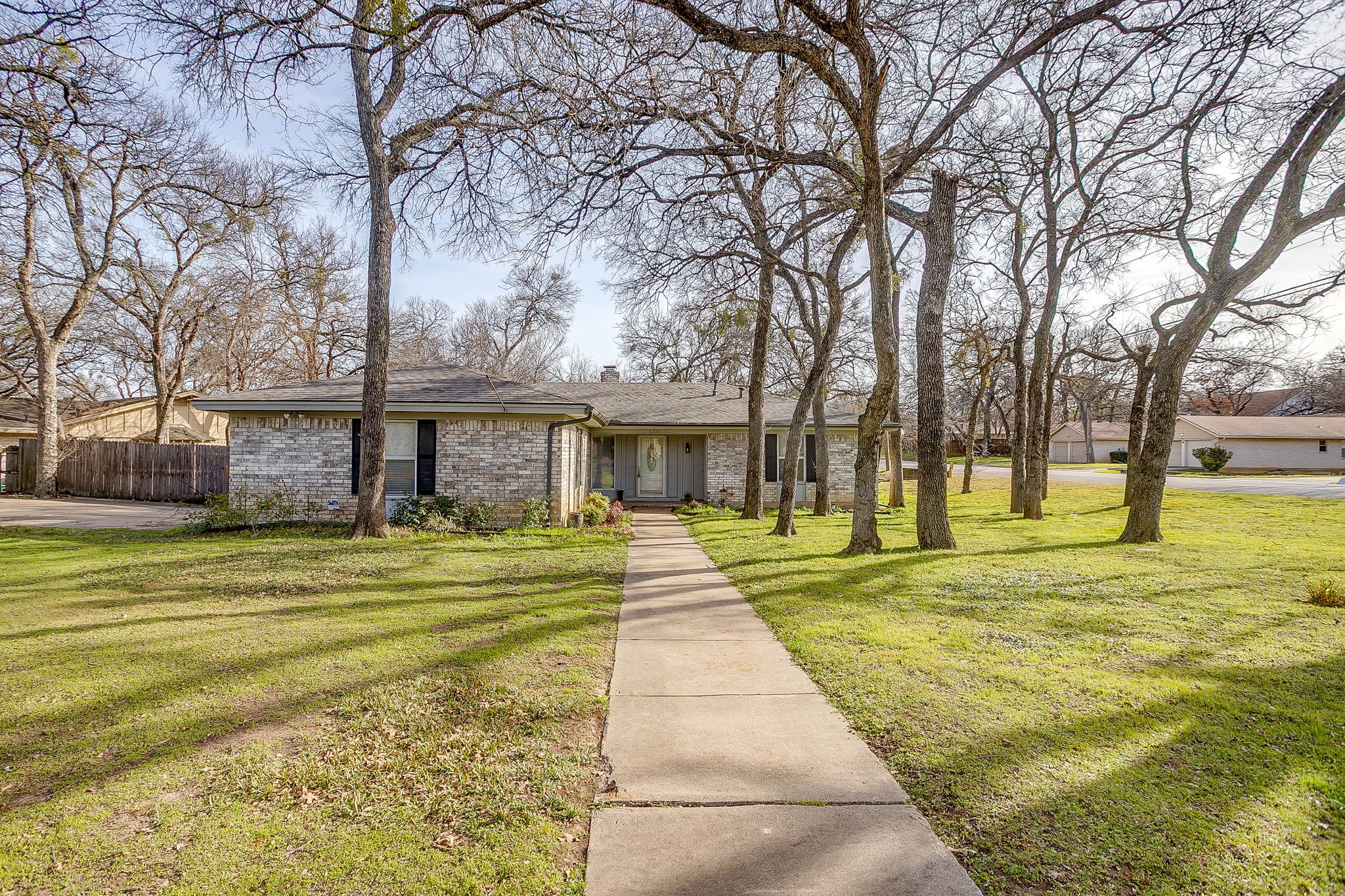 612 Melbourne Court Hurst TX 76053