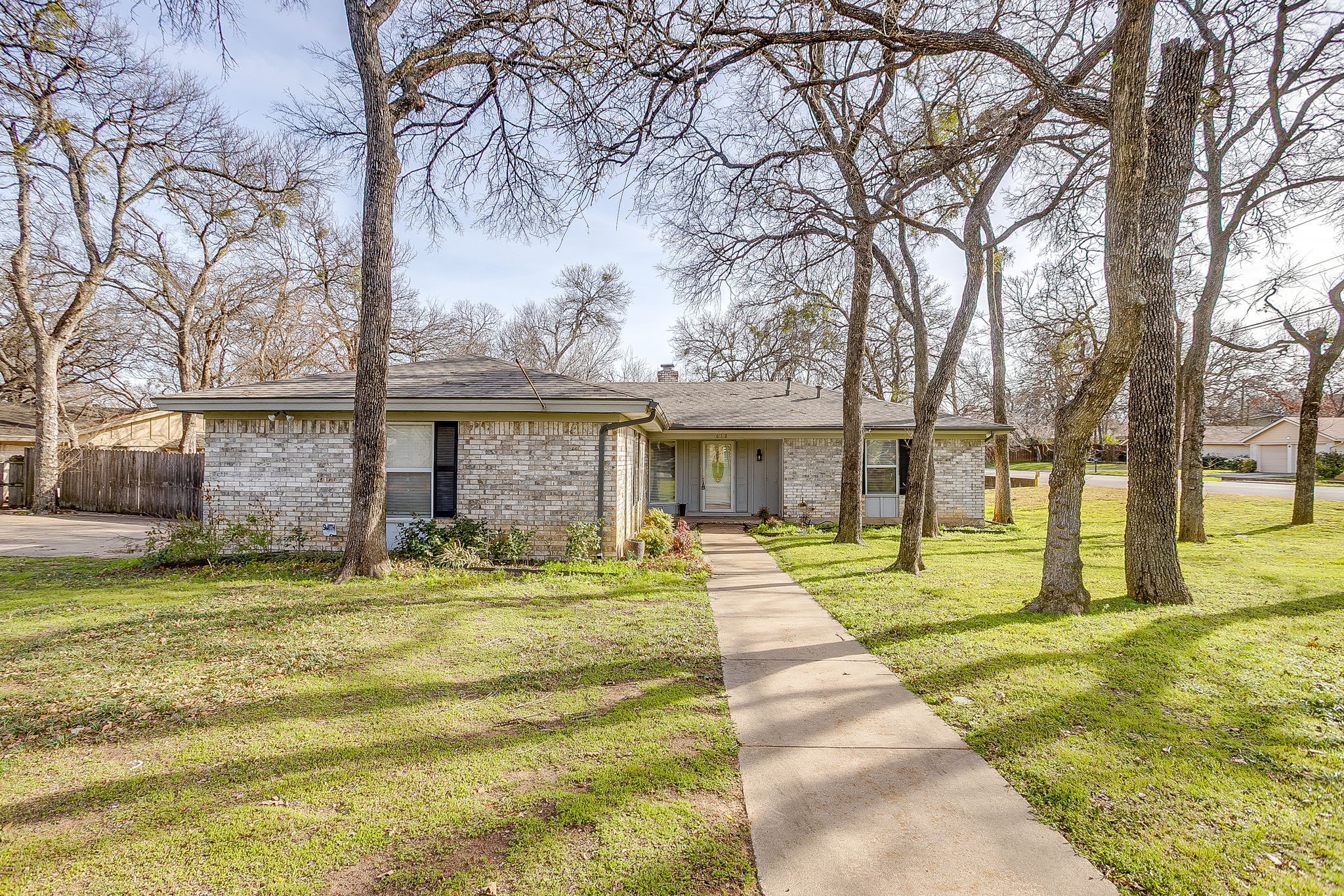 612 Melbourne Court Hurst TX 76053