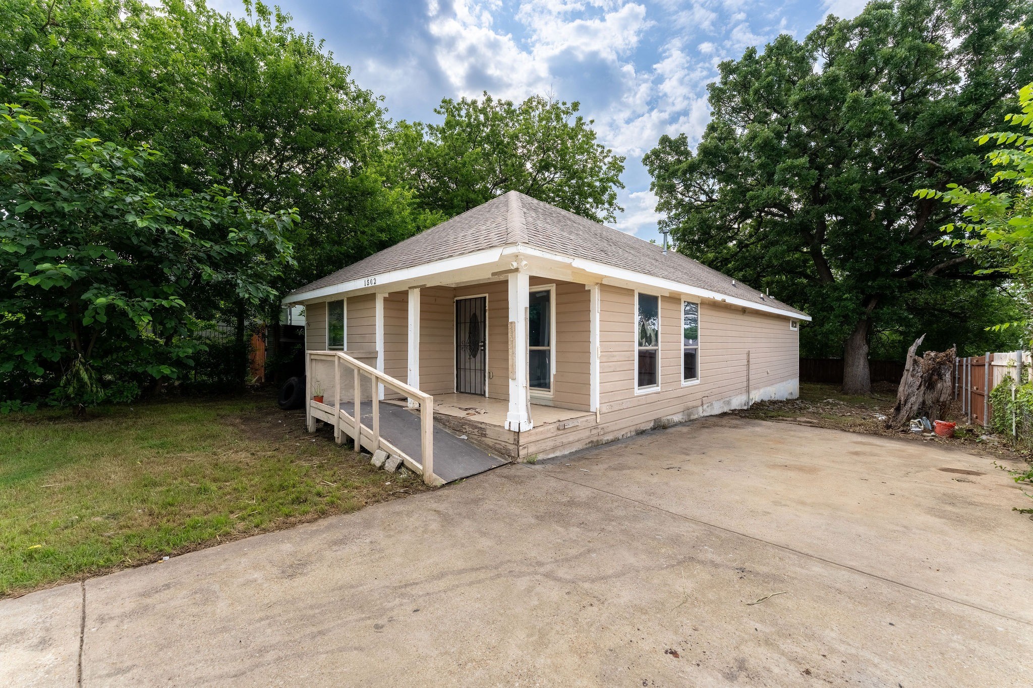1502 Adelaide Drive Dallas TX 75216