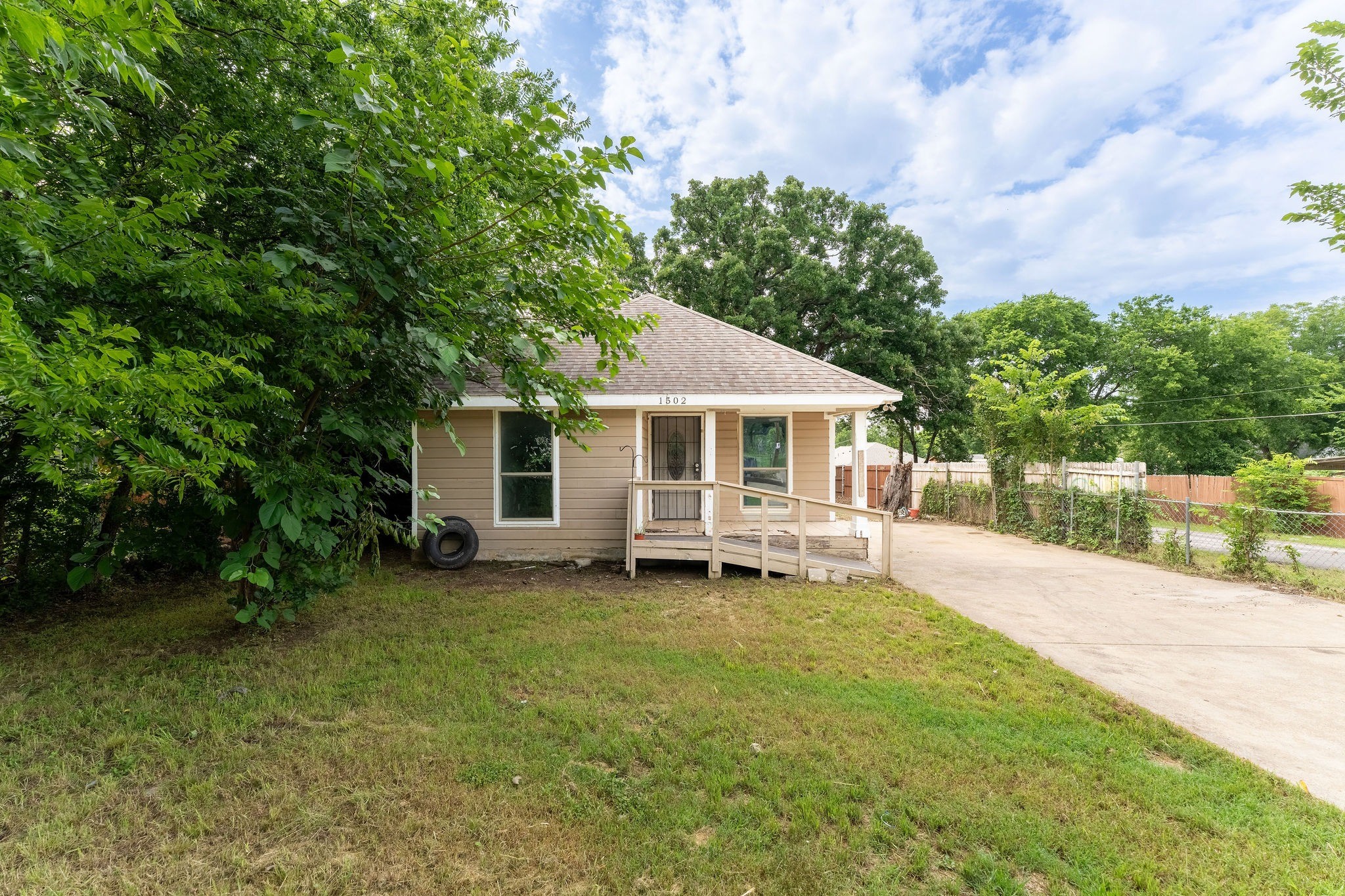 1502 Adelaide Drive Dallas TX 75216