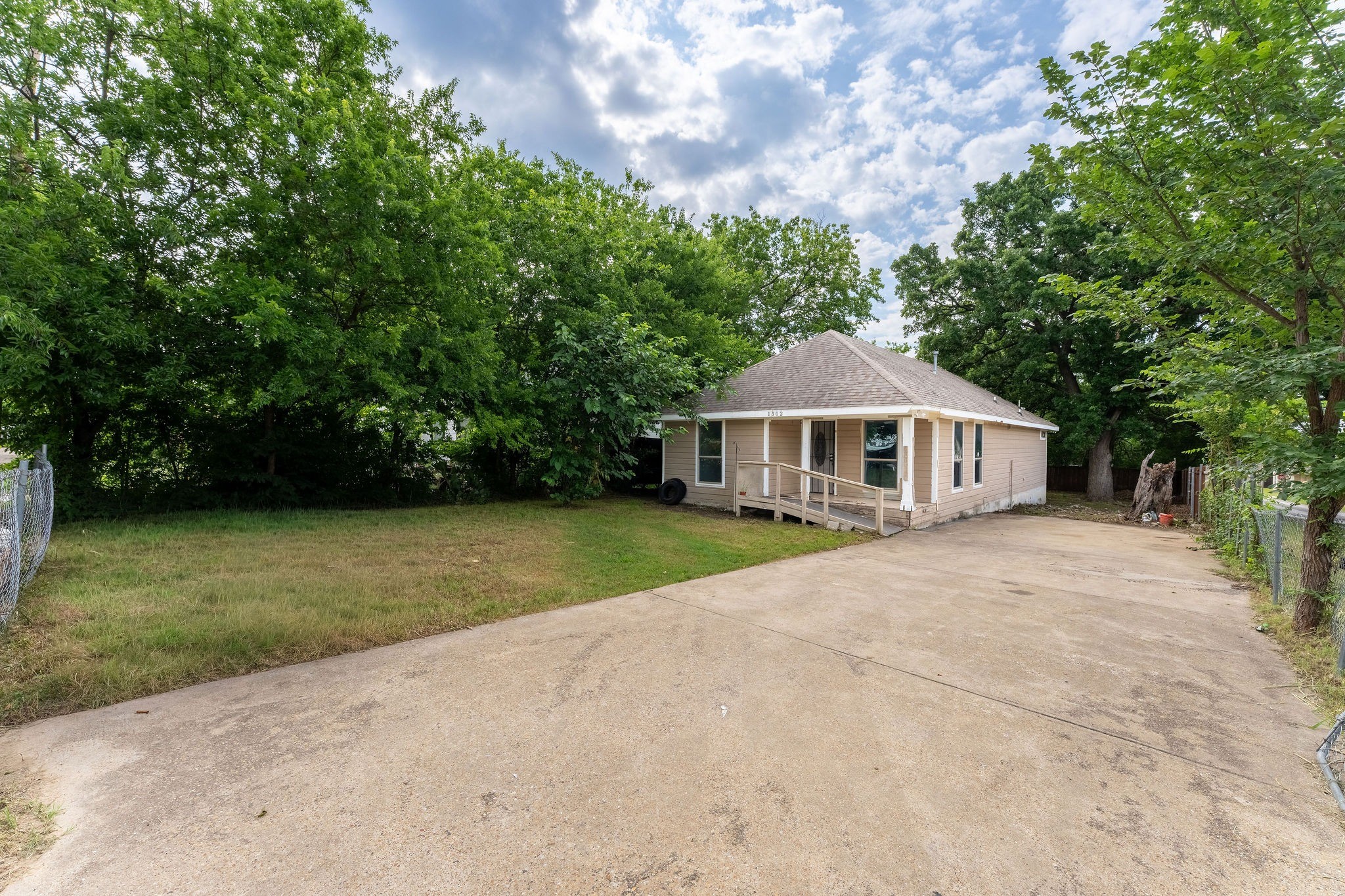 1502 Adelaide Drive Dallas TX 75216
