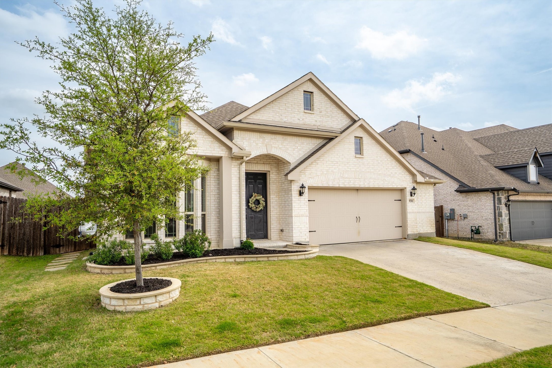9201 Amistad Lane Denton TX 76226
