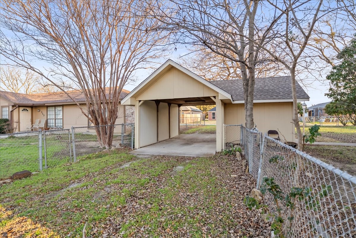 101 N 7th Street Krum TX 76249