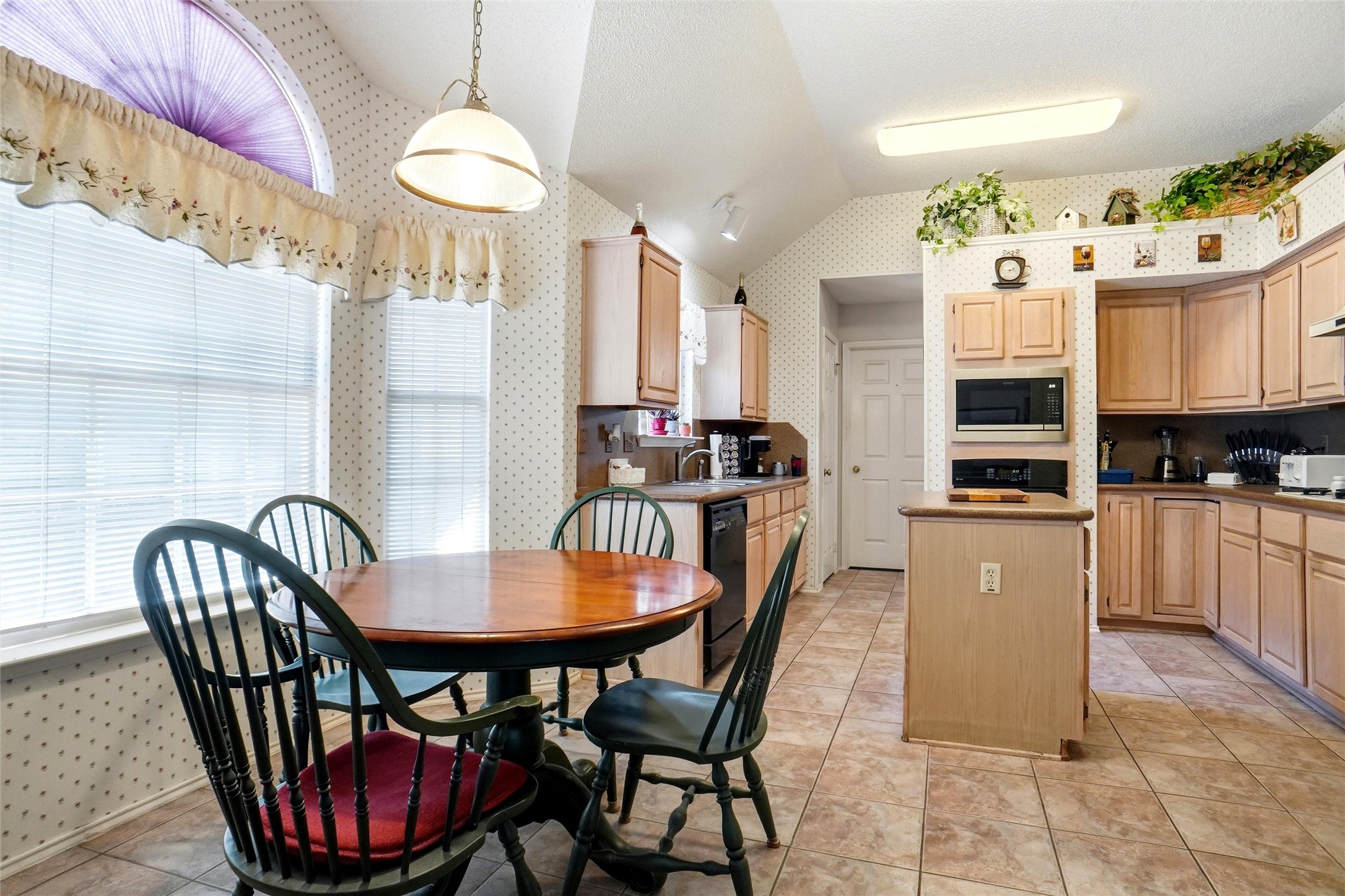 1704 Shadow Creek Mesquite TX 75181