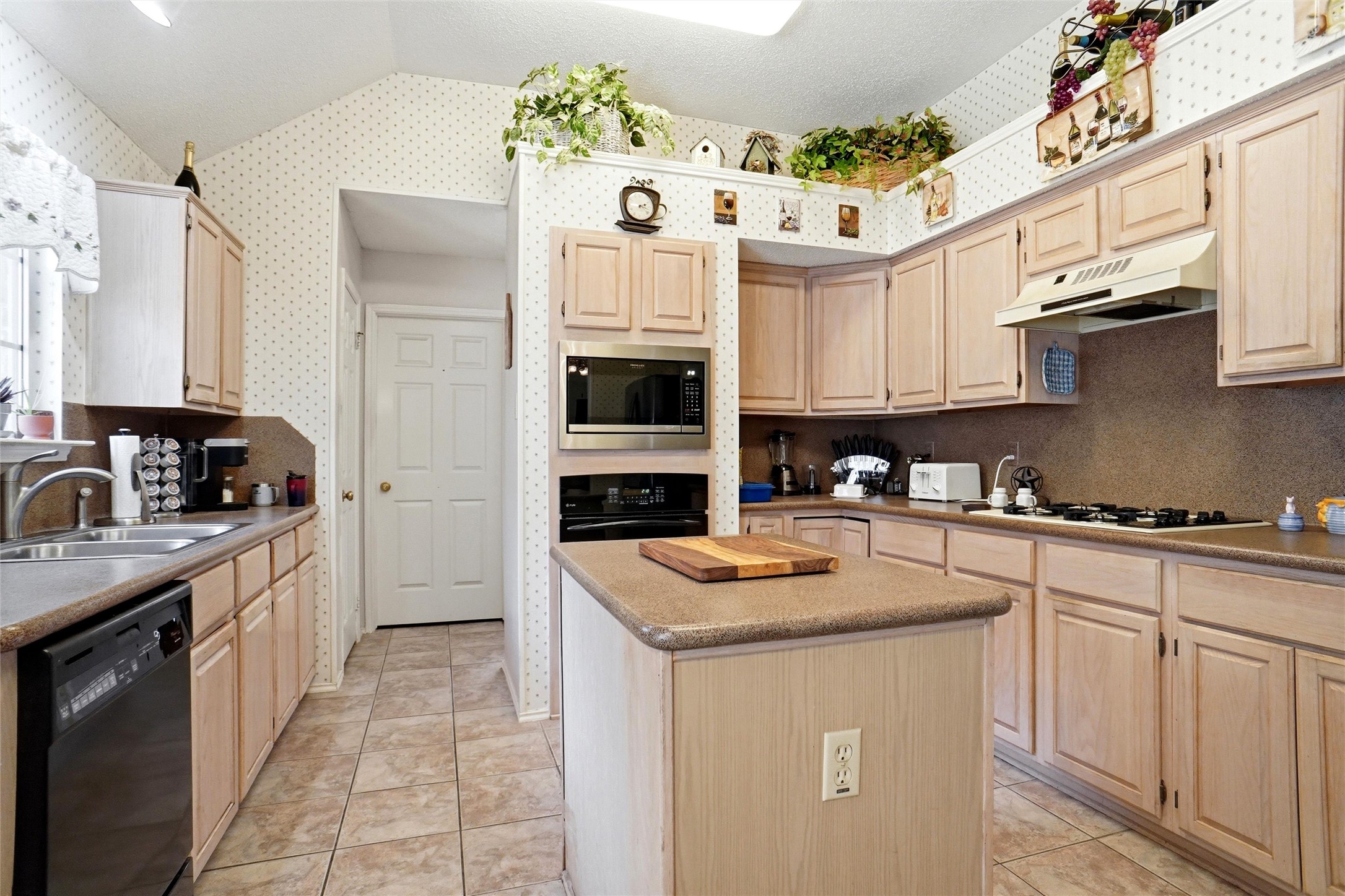 1704 Shadow Creek Mesquite TX 75181