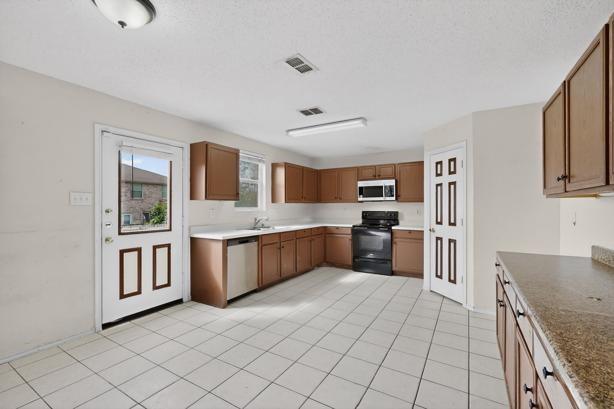 602 Flooded Gum Street Arlington TX 76002