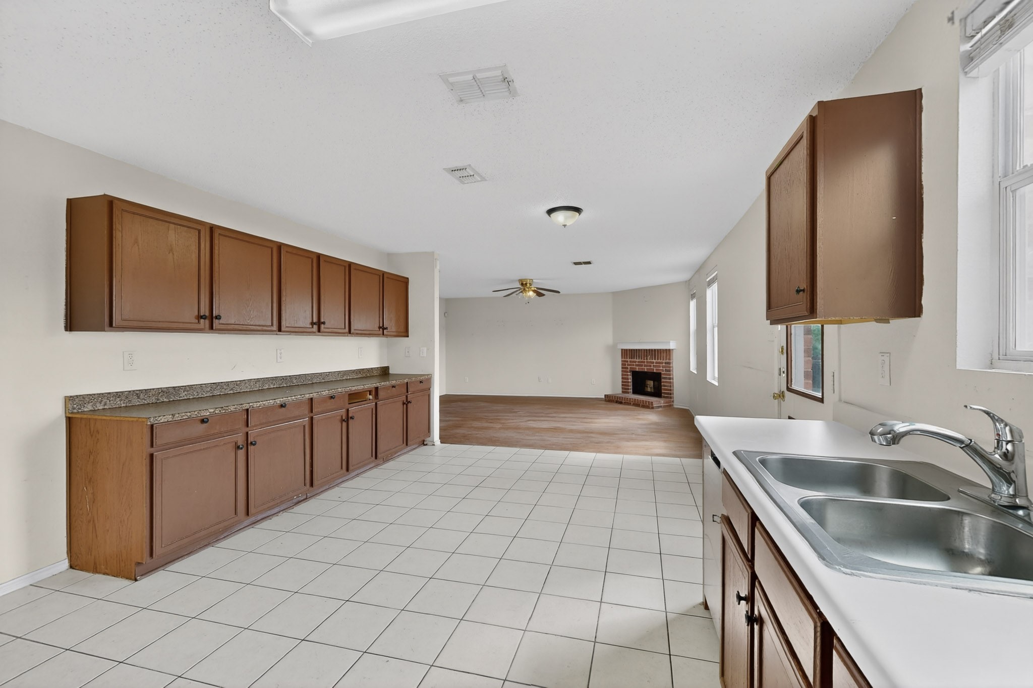 602 Flooded Gum Street Arlington TX 76002