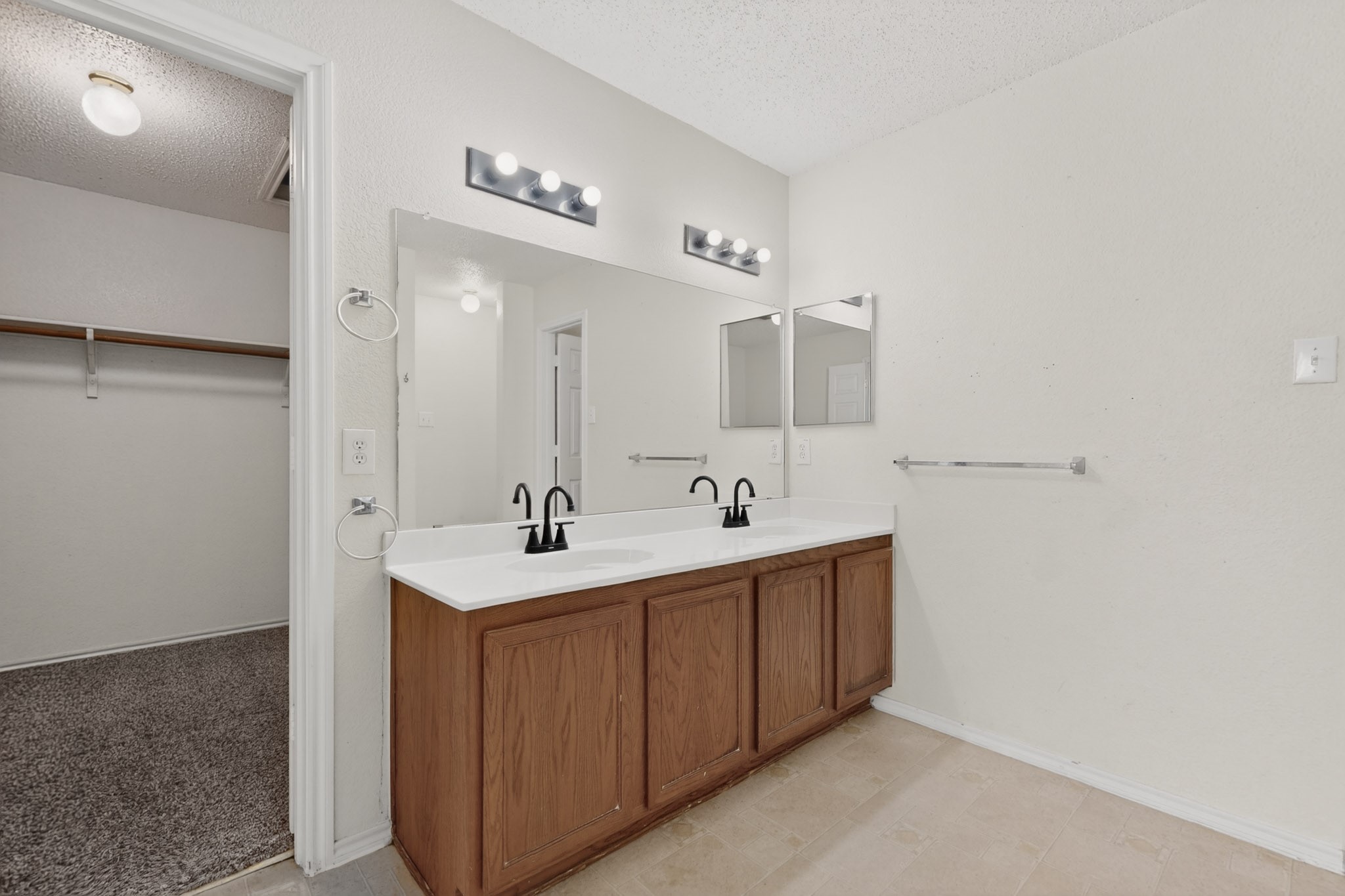 602 Flooded Gum Street Arlington TX 76002