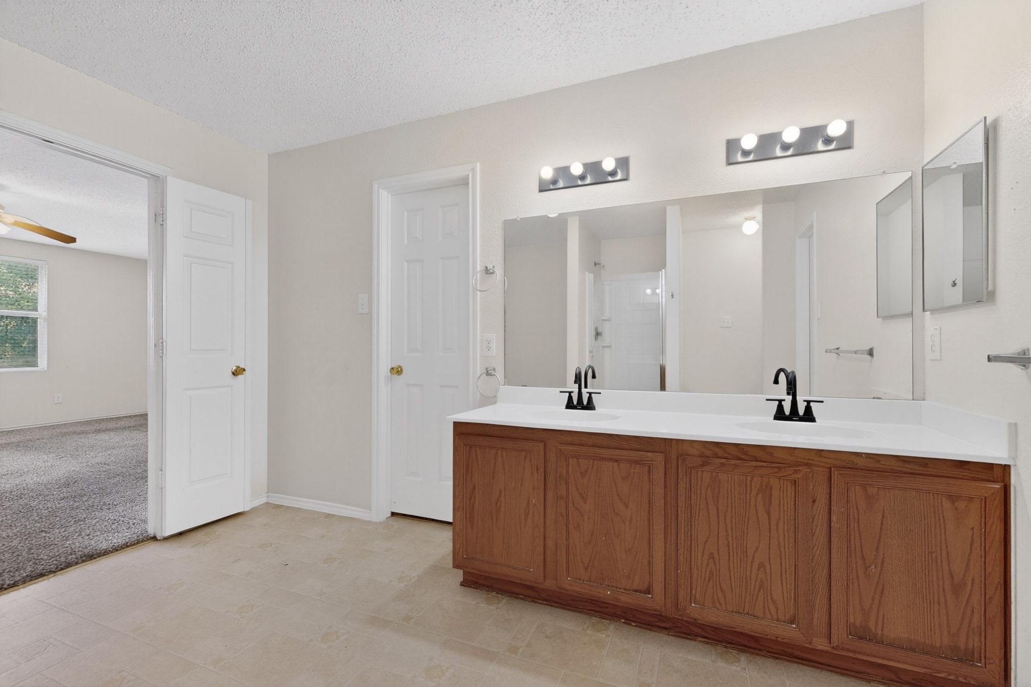 602 Flooded Gum Street Arlington TX 76002