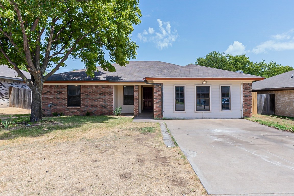 1108 Andrew Street Crowley TX 76036