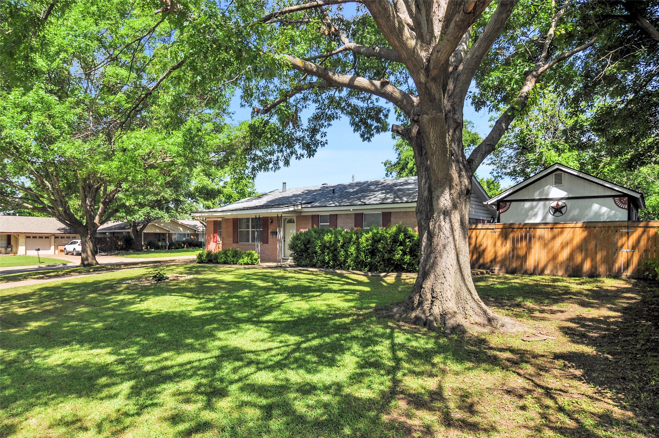 218 Vernon Castle Avenue Benbrook TX 76126