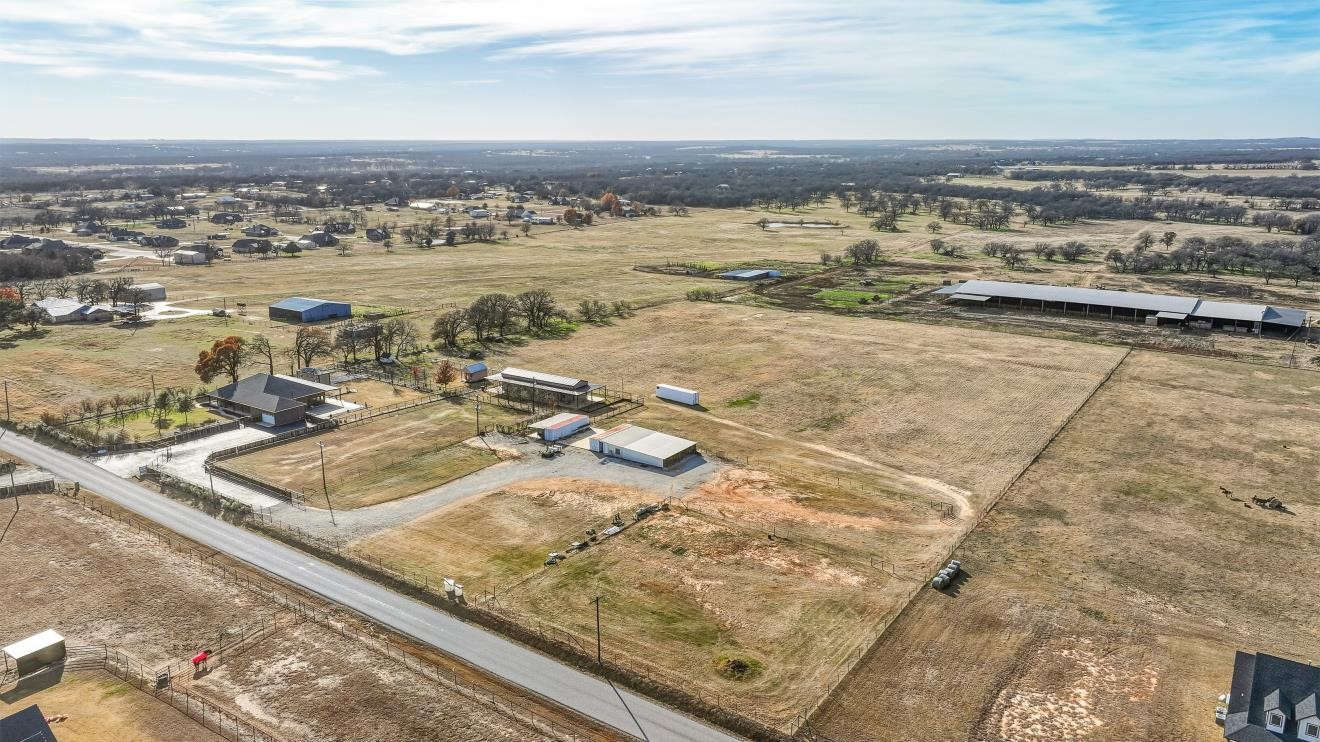 904 County Road 3341 Paradise TX 76073