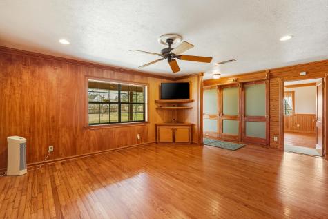 904 County Road 3341 Paradise TX 76073