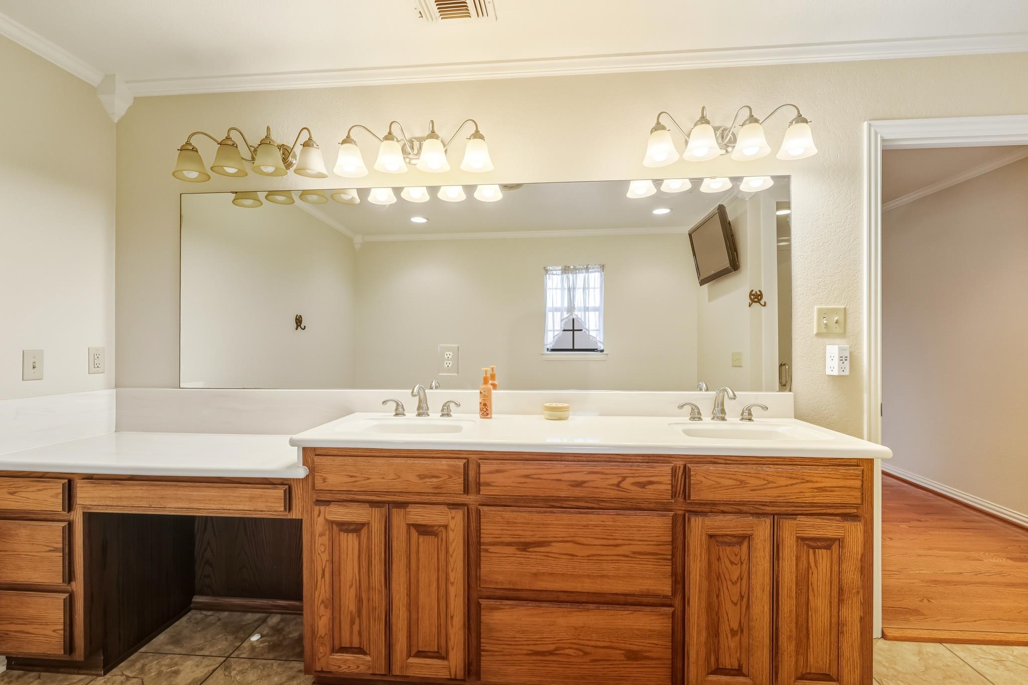 904 County Road 3341 Paradise TX 76073