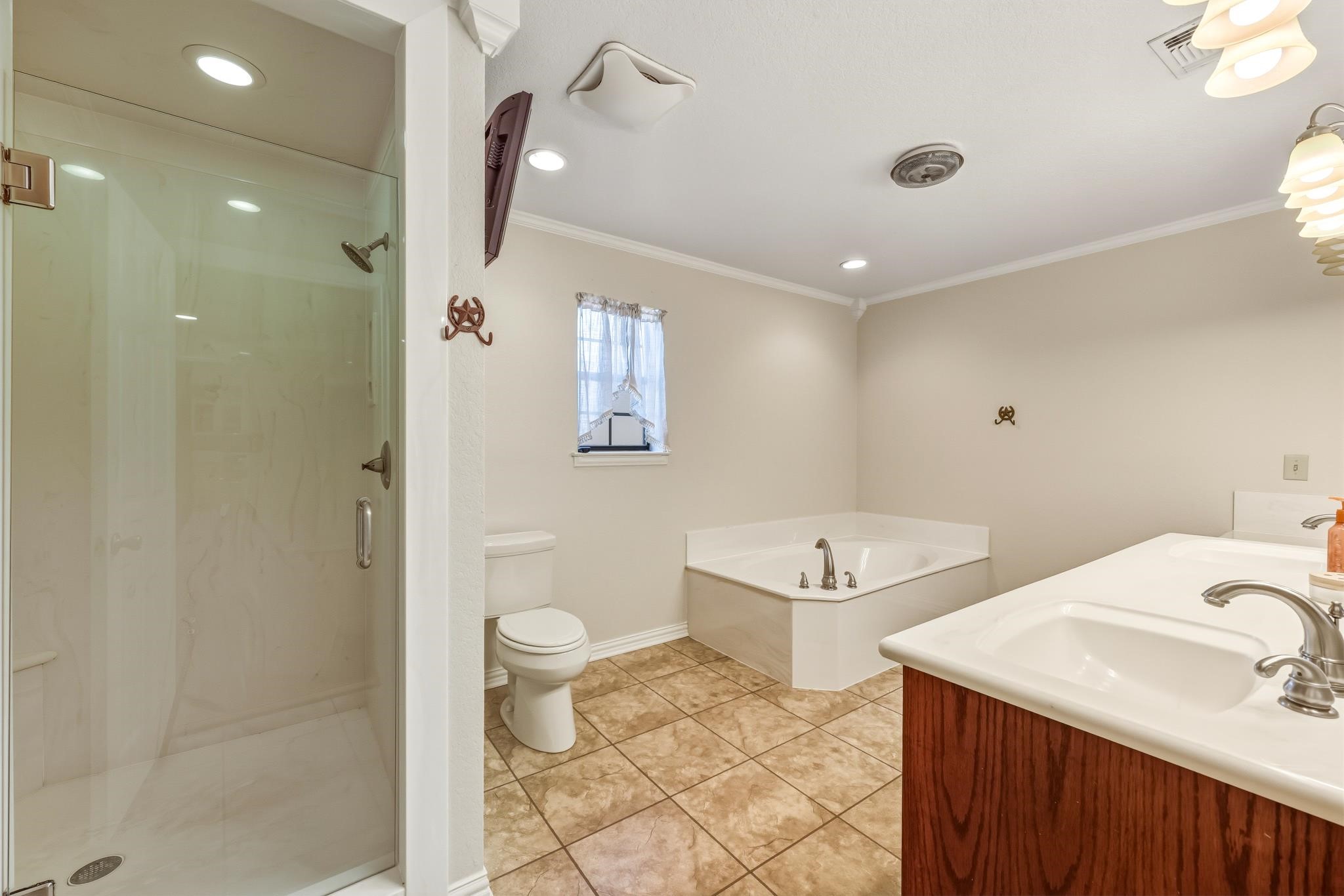 904 County Road 3341 Paradise TX 76073