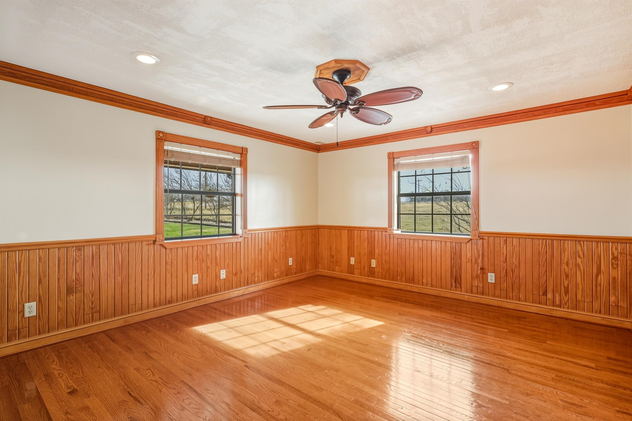 904 County Road 3341 Paradise TX 76073