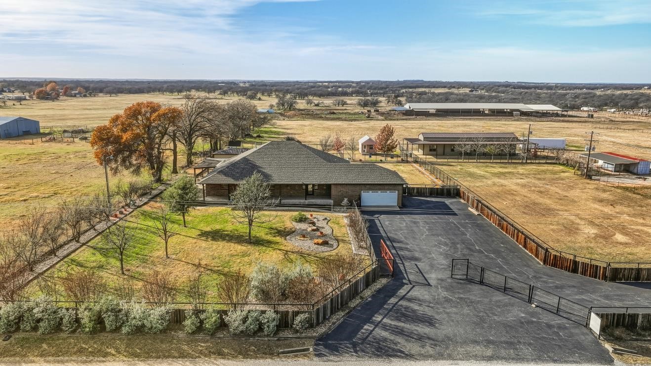 904 County Road 3341 Paradise TX 76073