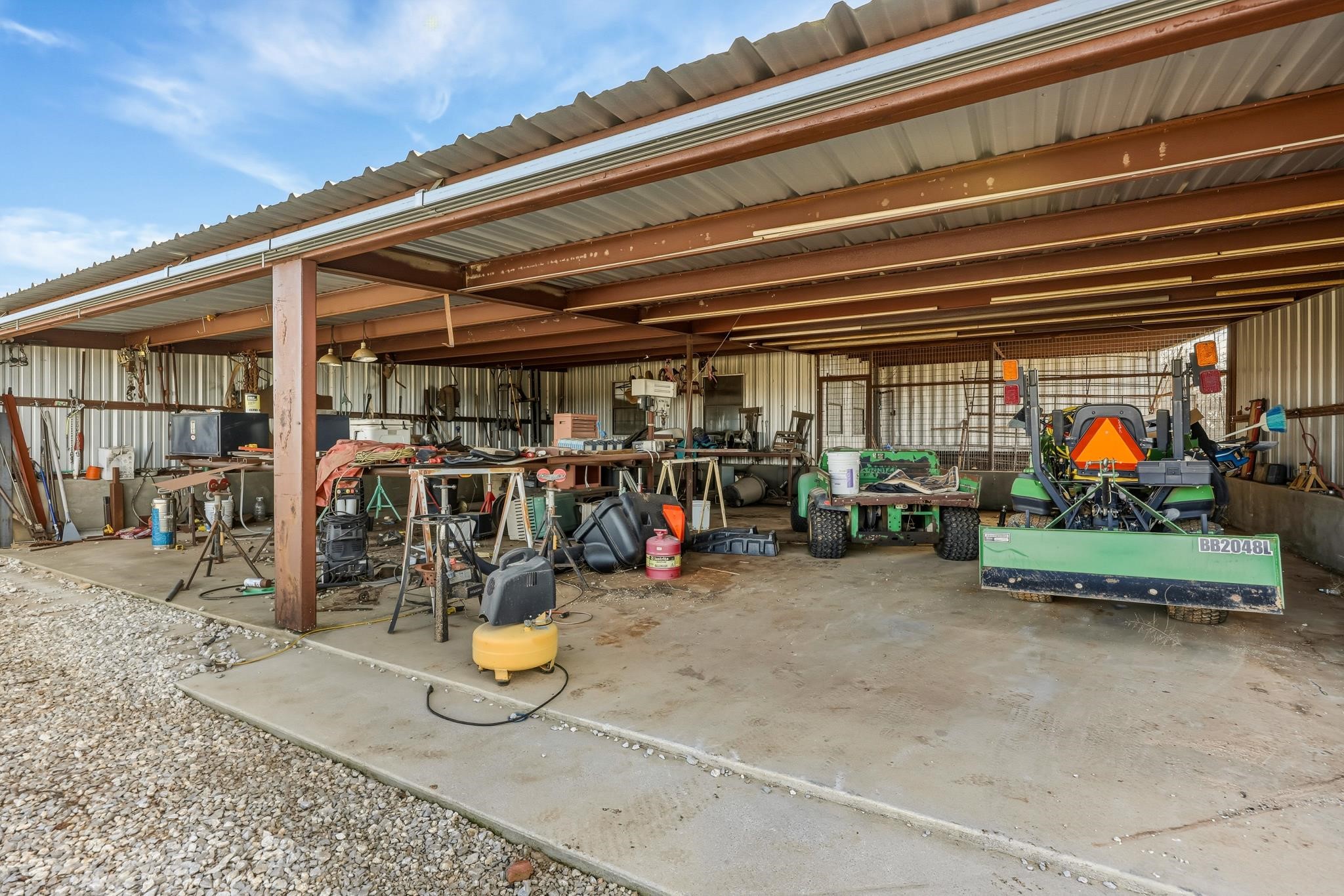 904 County Road 3341 Paradise TX 76073