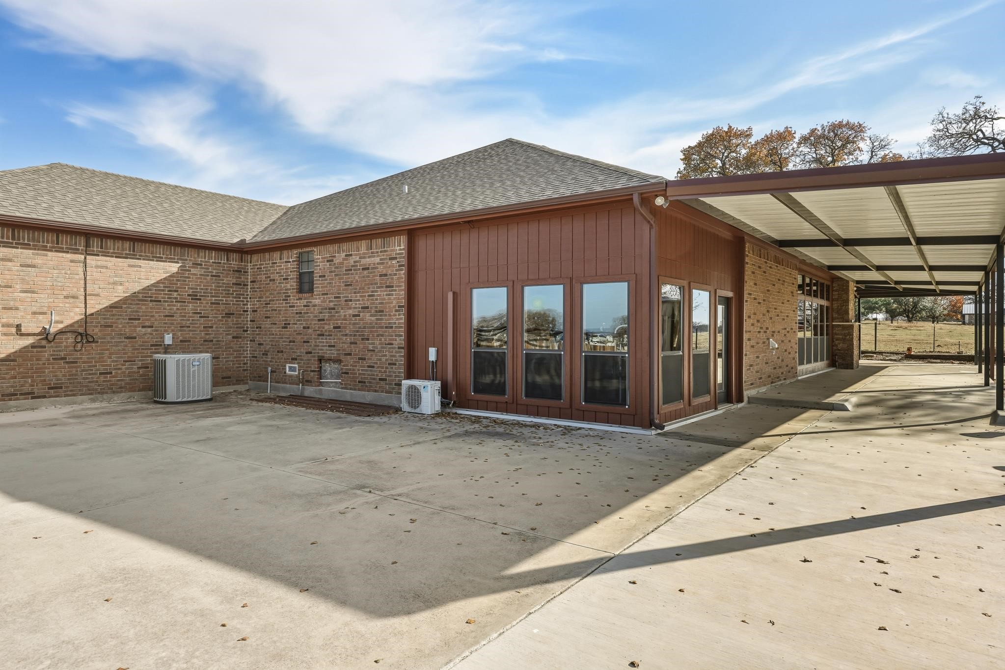904 County Road 3341 Paradise TX 76073