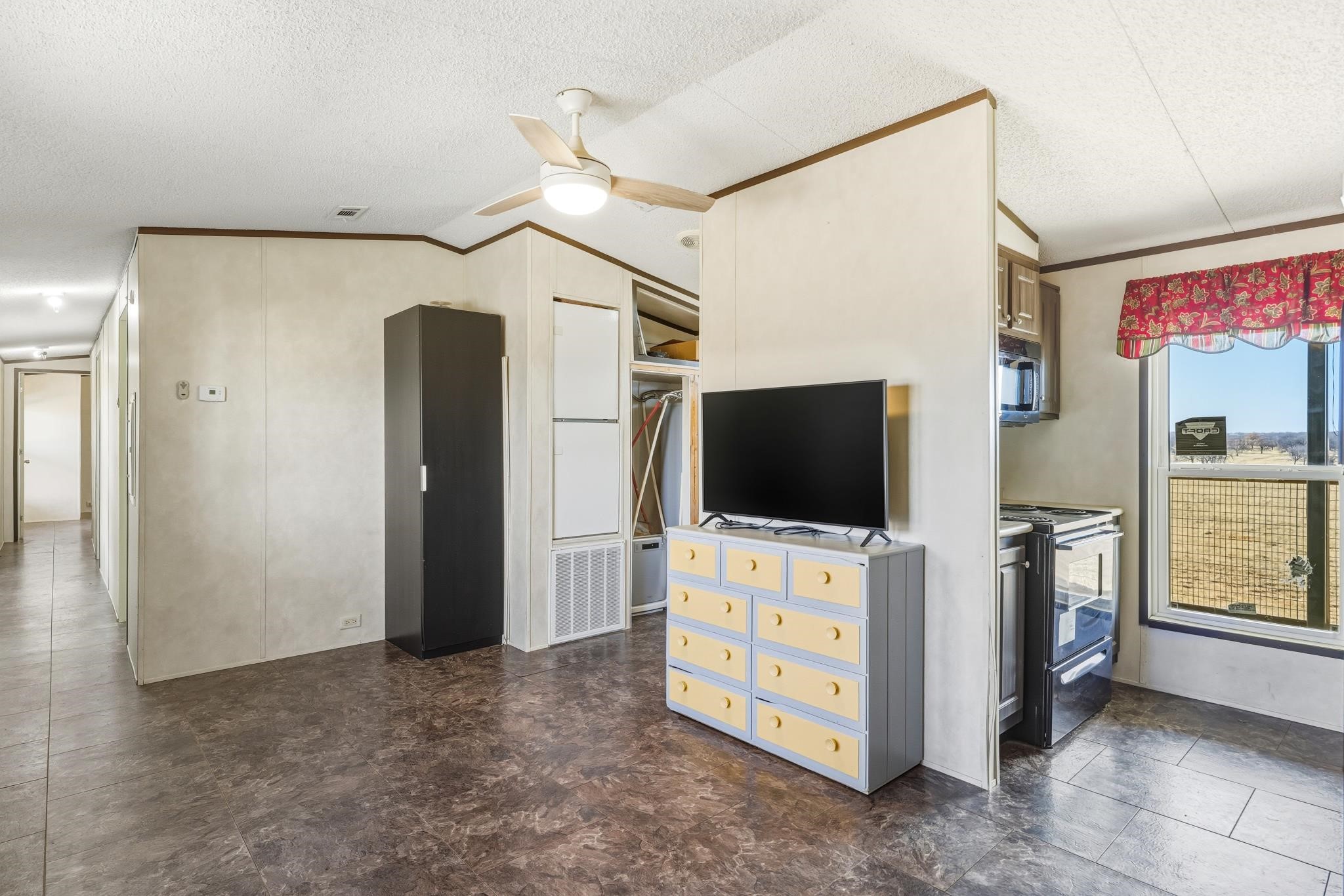 904 County Road 3341 Paradise TX 76073