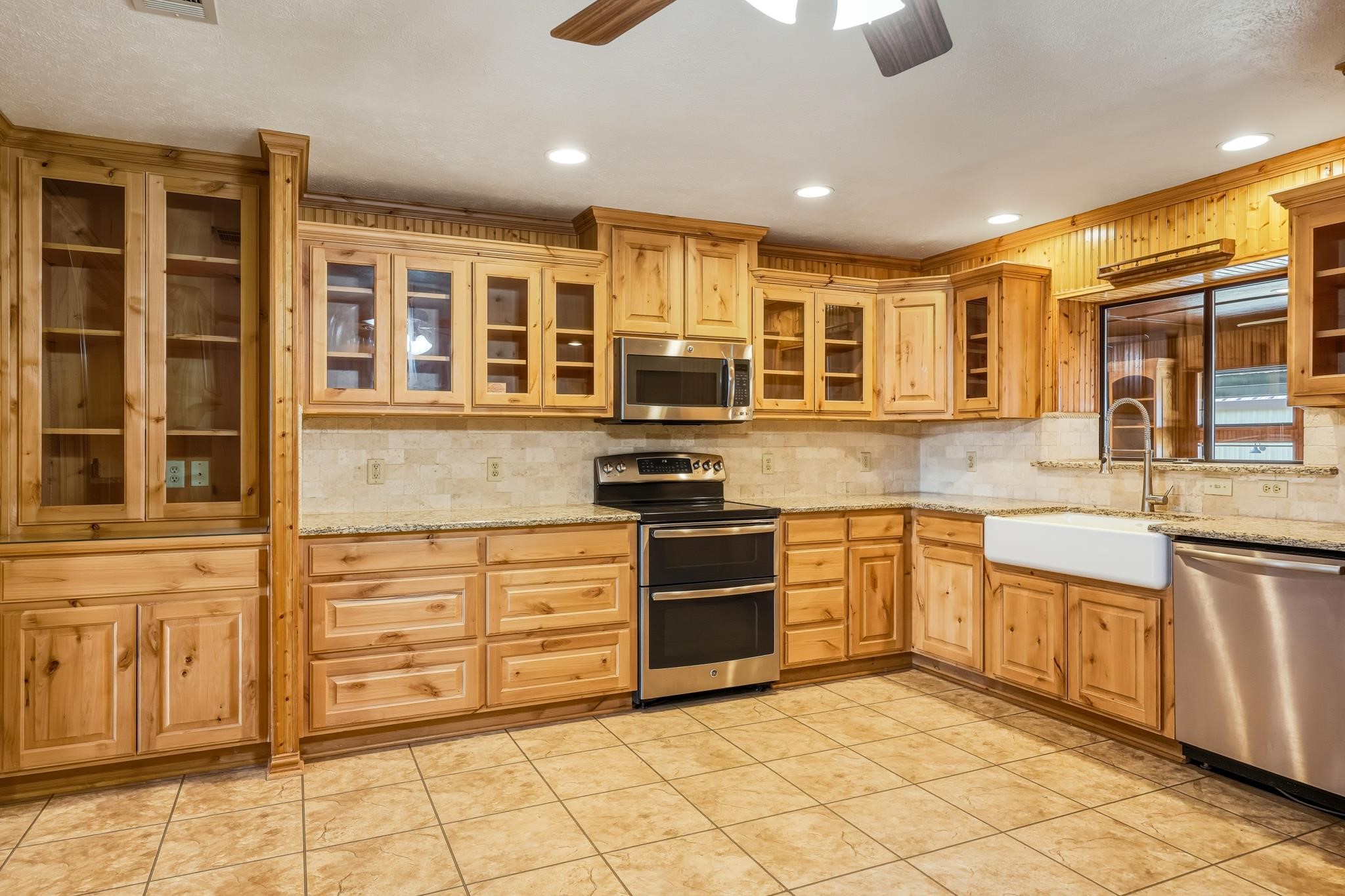 904 County Road 3341 Paradise TX 76073