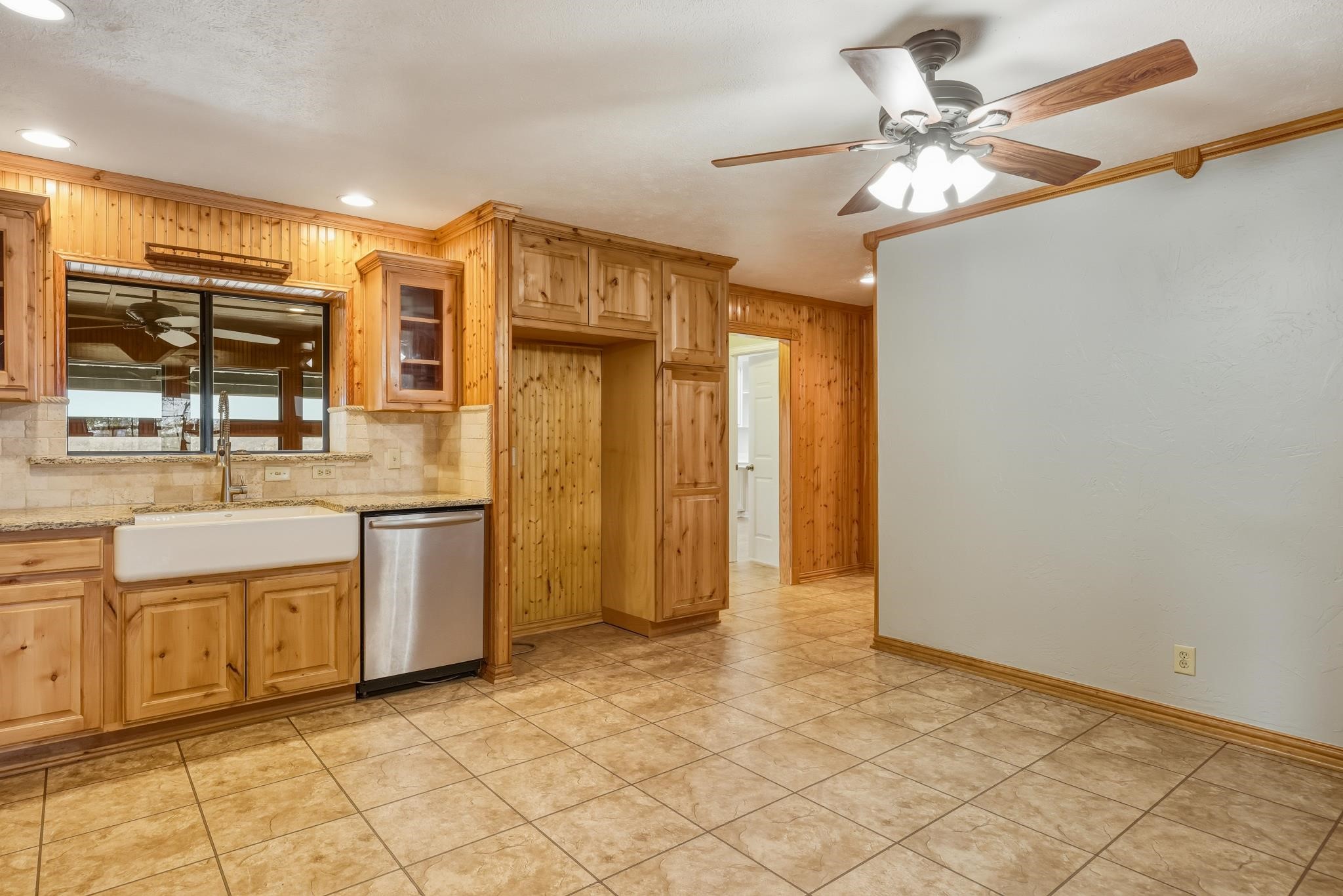 904 County Road 3341 Paradise TX 76073