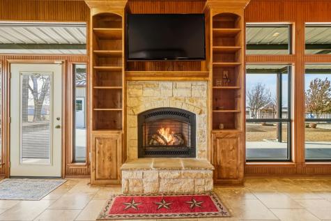 904 County Road 3341 Paradise TX 76073