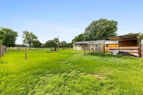 5729 County Road 402 Grandview TX 76050
