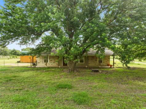 5729 County Road 402 Grandview TX 76050