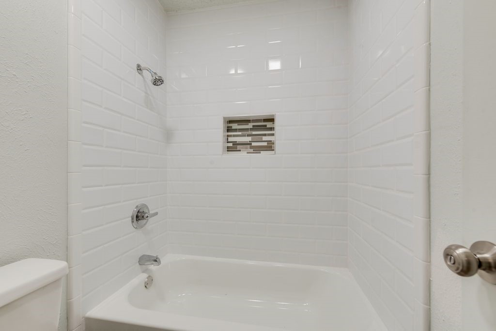 1309 Meandering Way Garland TX 75040