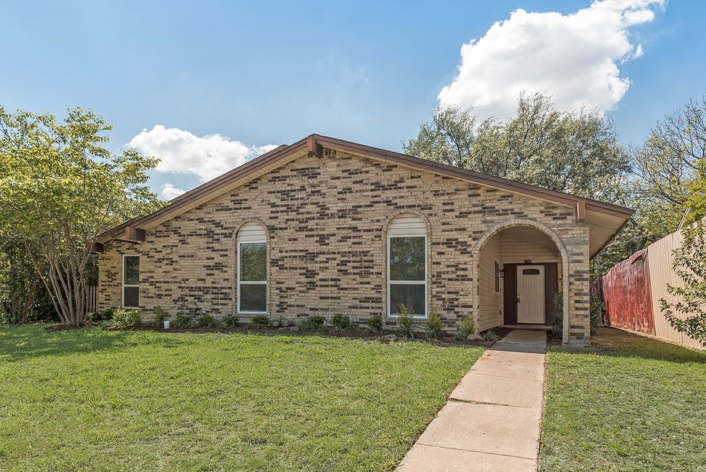 1309 Meandering Way Garland TX 75040