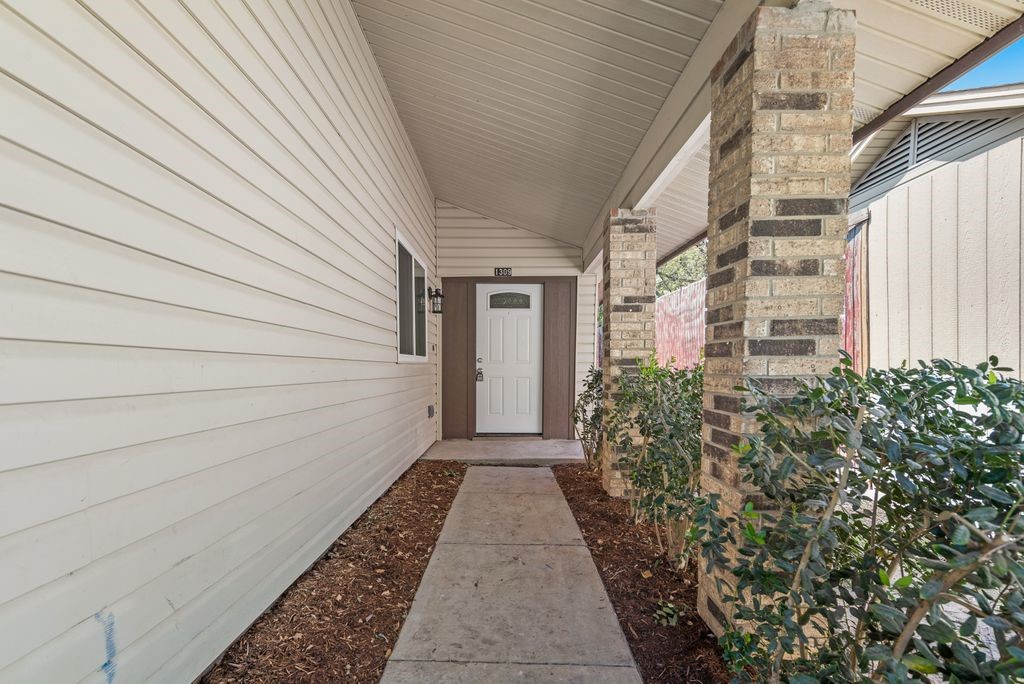 1309 Meandering Way Garland TX 75040