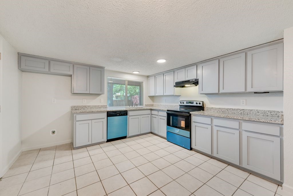 1309 Meandering Way Garland TX 75040