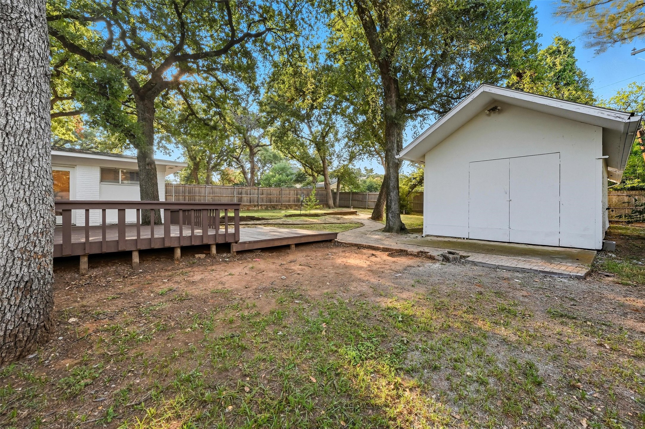 1310 W Cedar Street Arlington TX 76012