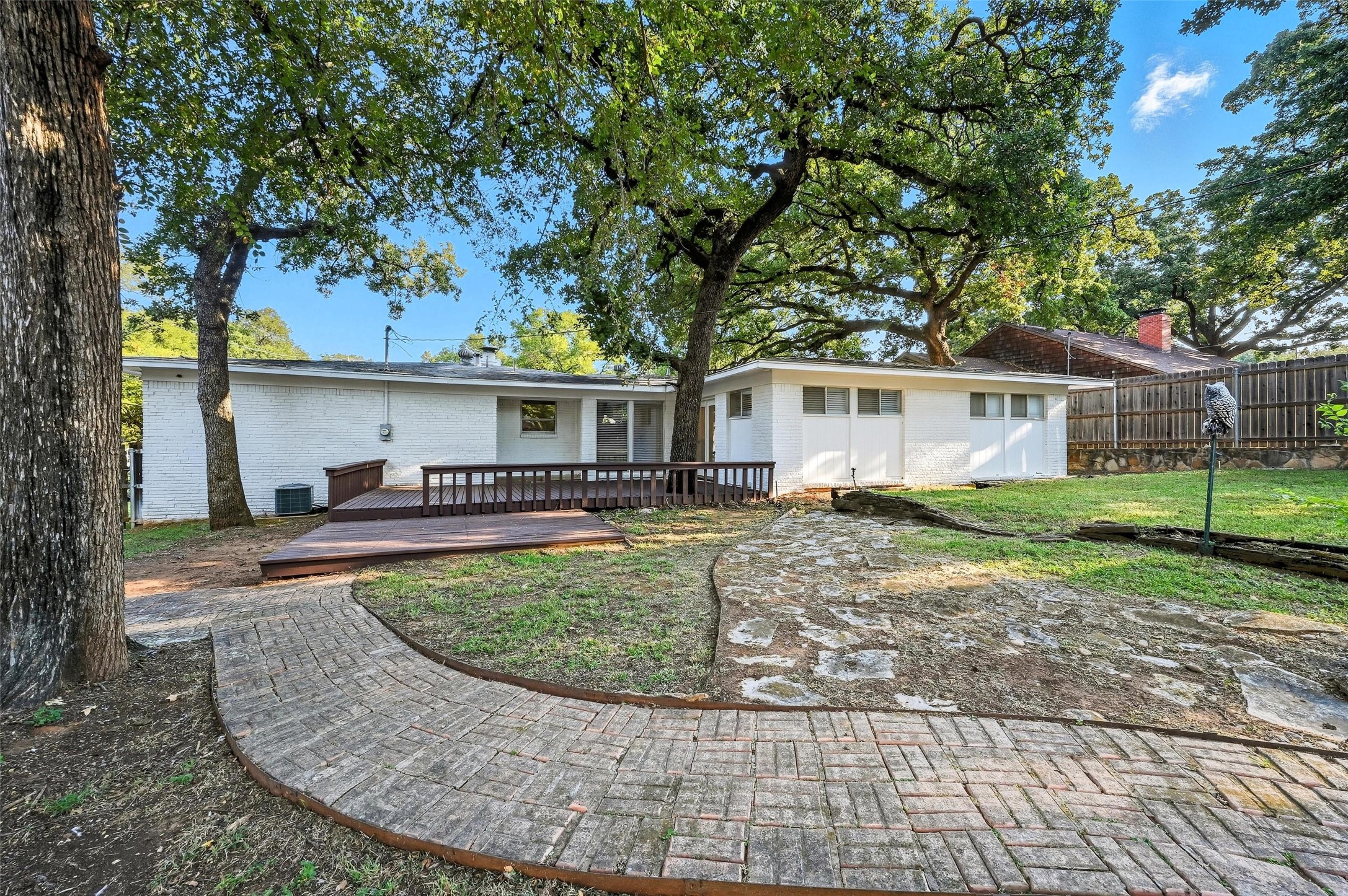 1310 W Cedar Street Arlington TX 76012