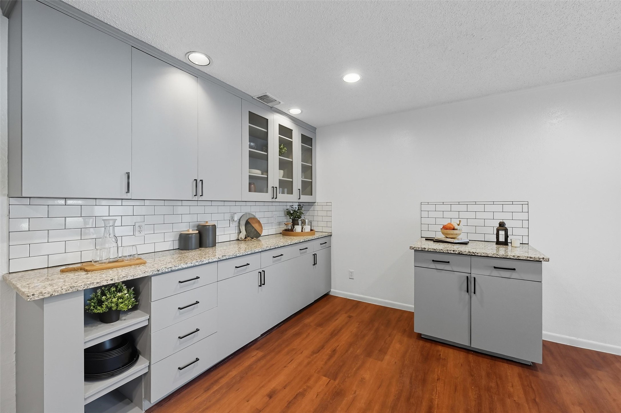 1310 W Cedar Street Arlington TX 76012