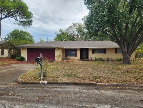 2821 Mccarley Drive Commerce TX 75428